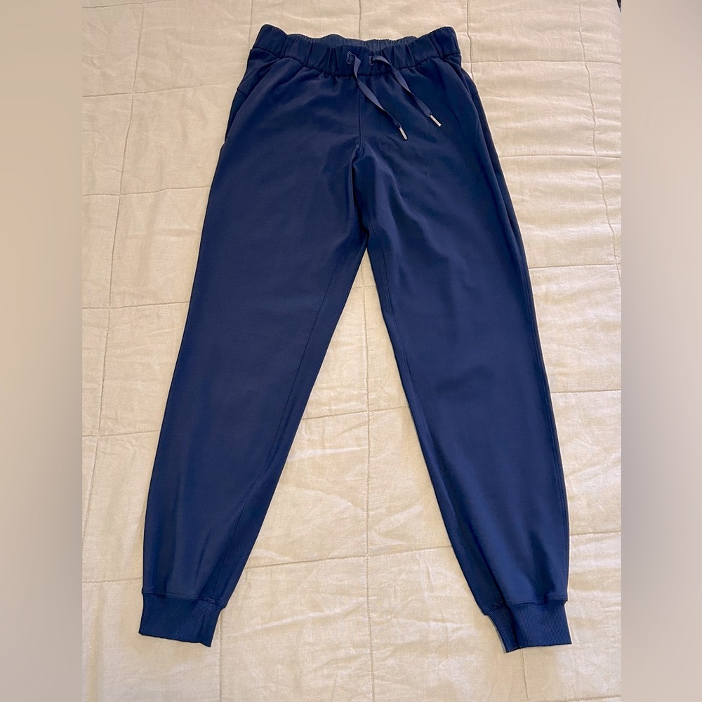 Lululemon On the Fly Jogger Luxtreme True Navy W5CPJS Size 4